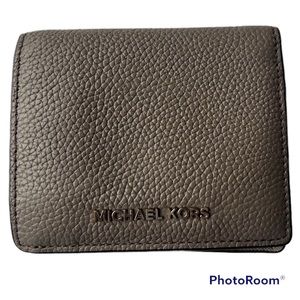 Like New Michael Kors Jet Set (Saffiano) Bifold Wallet